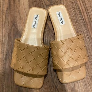 Steve Madden tan woven slides